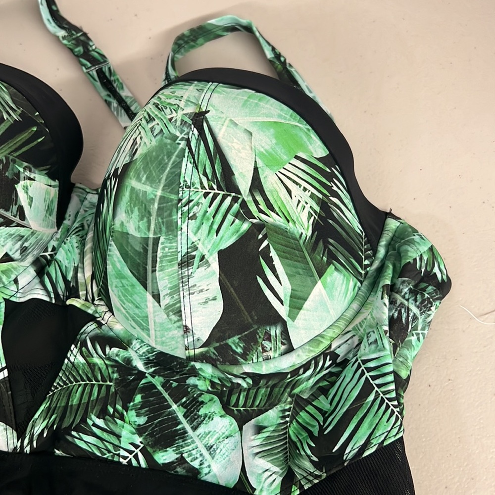 Torrid Palm Print One-Piece Vixen Collection Swimsuit NWT PUSH UP CUPS - Picture 7 of 8